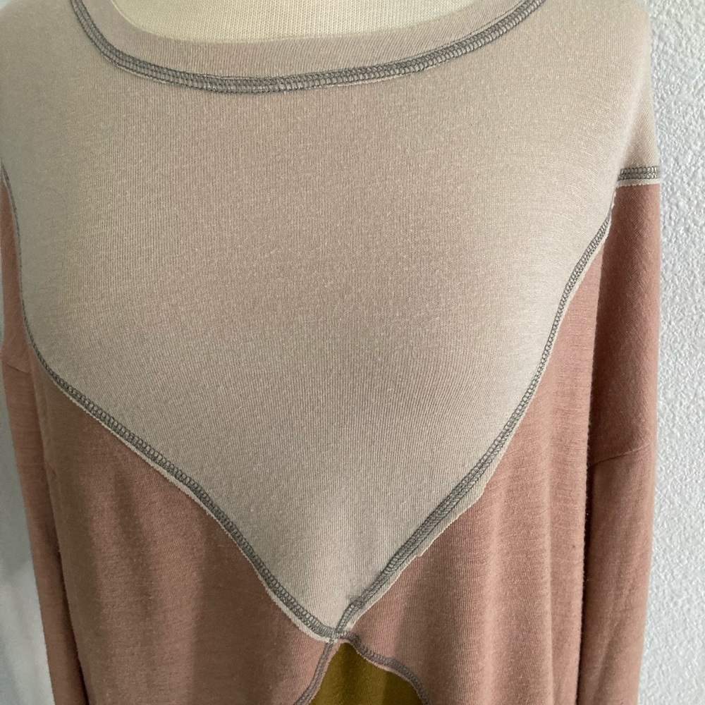 ❤️$5 BUNDLE SALE Roolee pullover - Picture 2 of 6